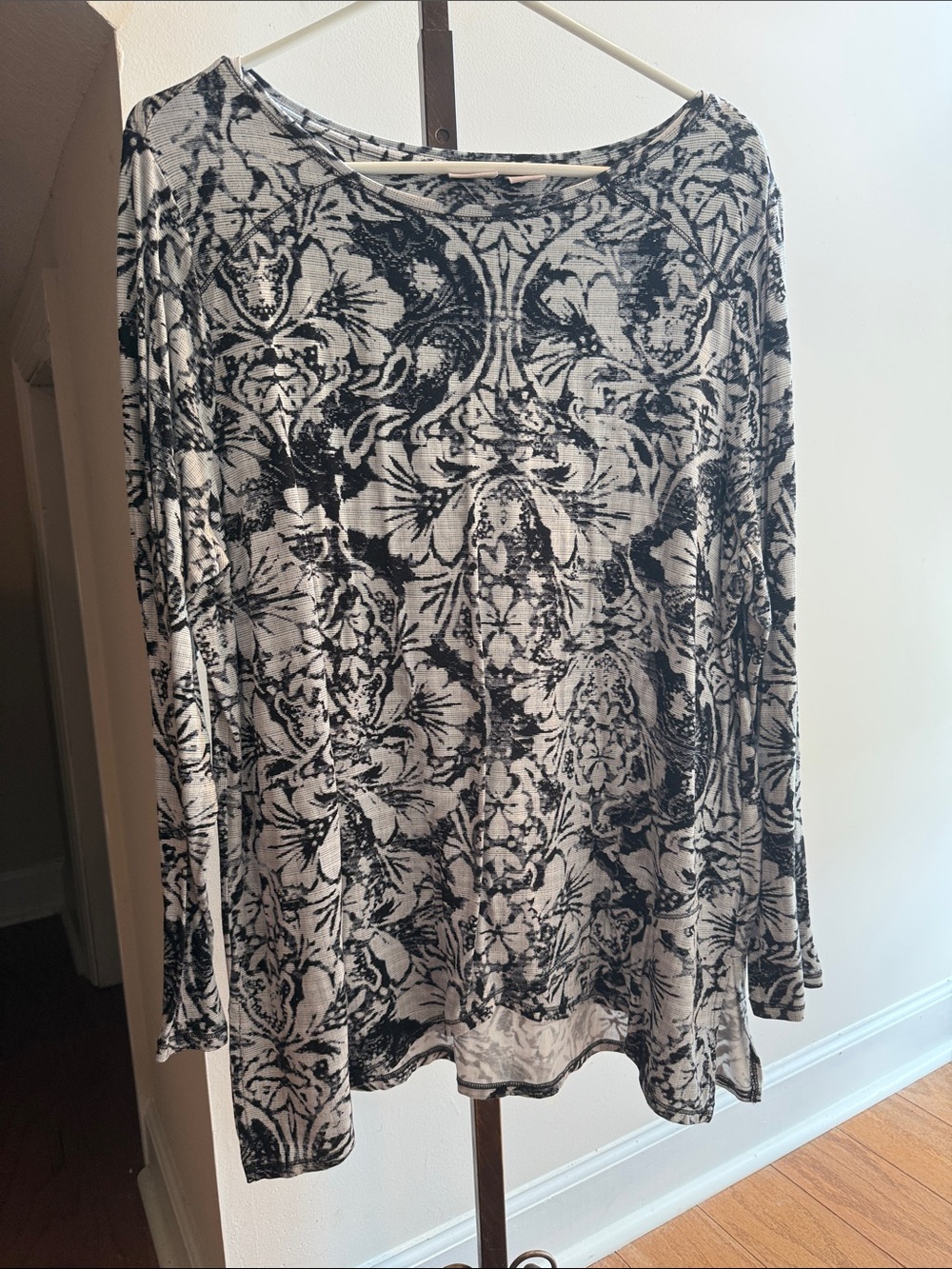Chico's Black and White Long Sleeve Printed Top